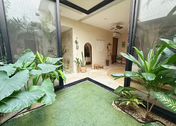 New Jungle Retreat 1br2ba Garden Private Pool Apartment