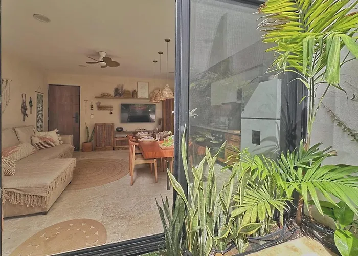New Jungle Retreat 1br2ba Garden Private Pool Apartment